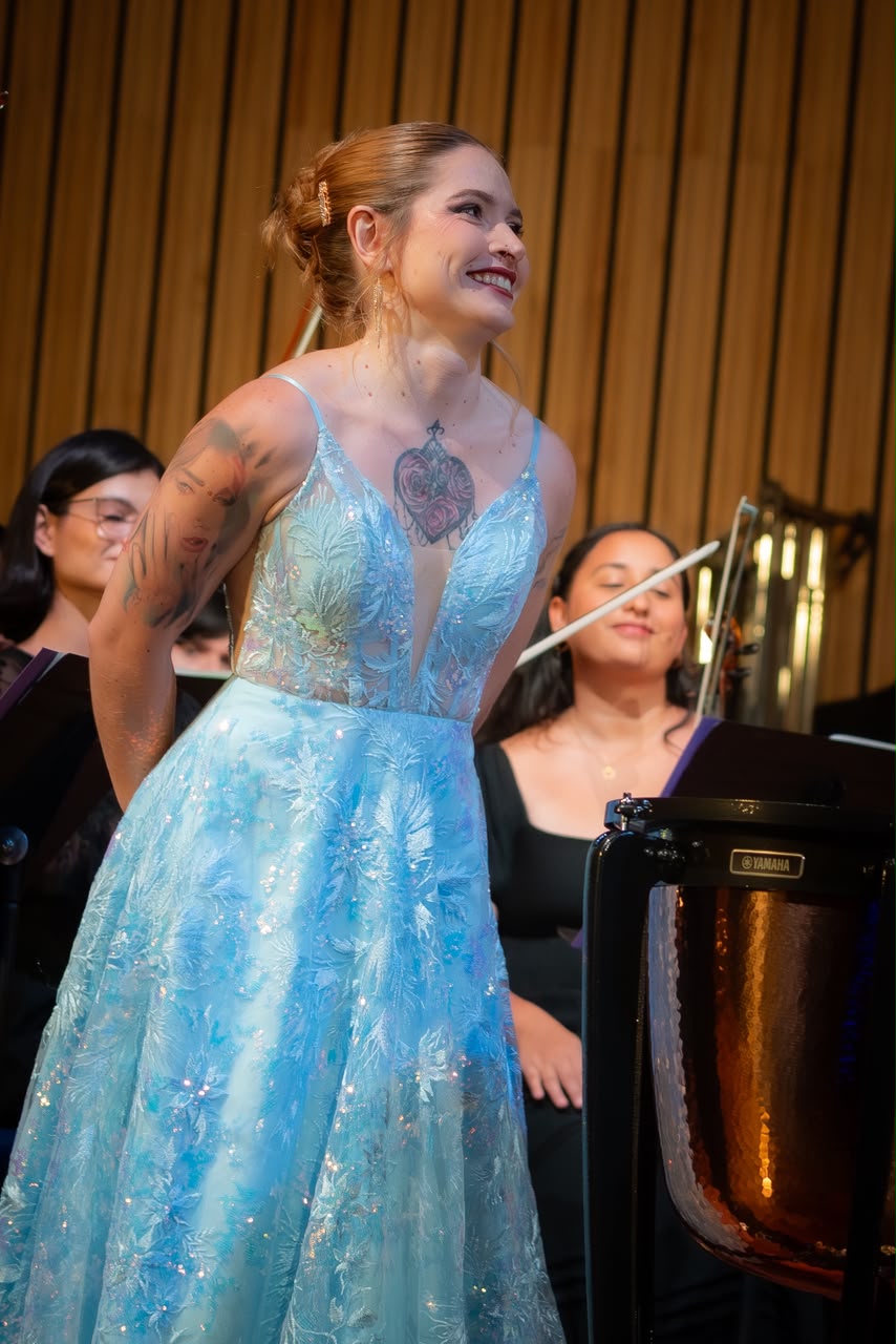 Ana Solano durante su recital de graduación