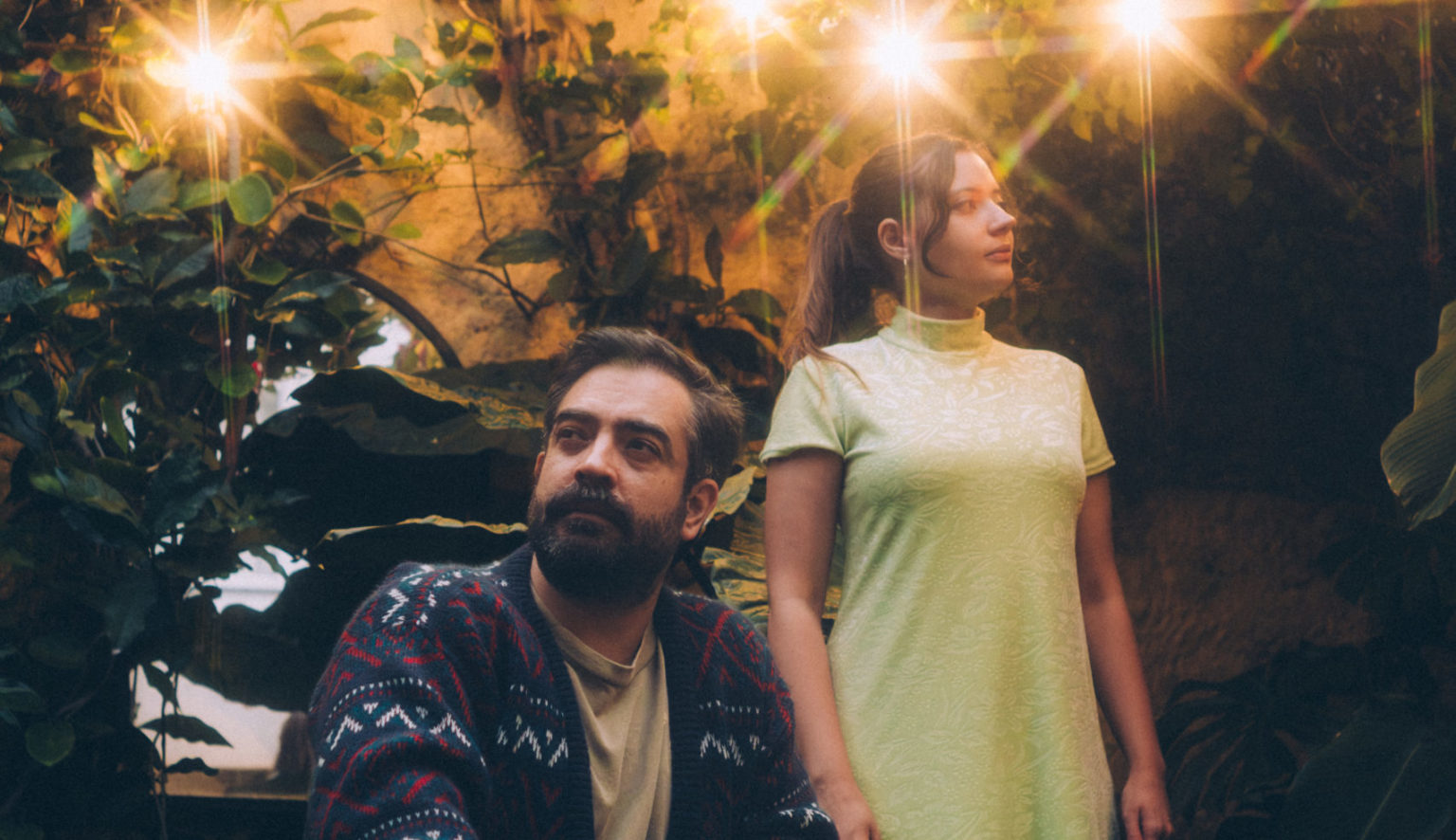 Imagen principal del artículo: Arturo Pardo y Liah Sample se unen en su nuevo sencillo: "de día / de noche"