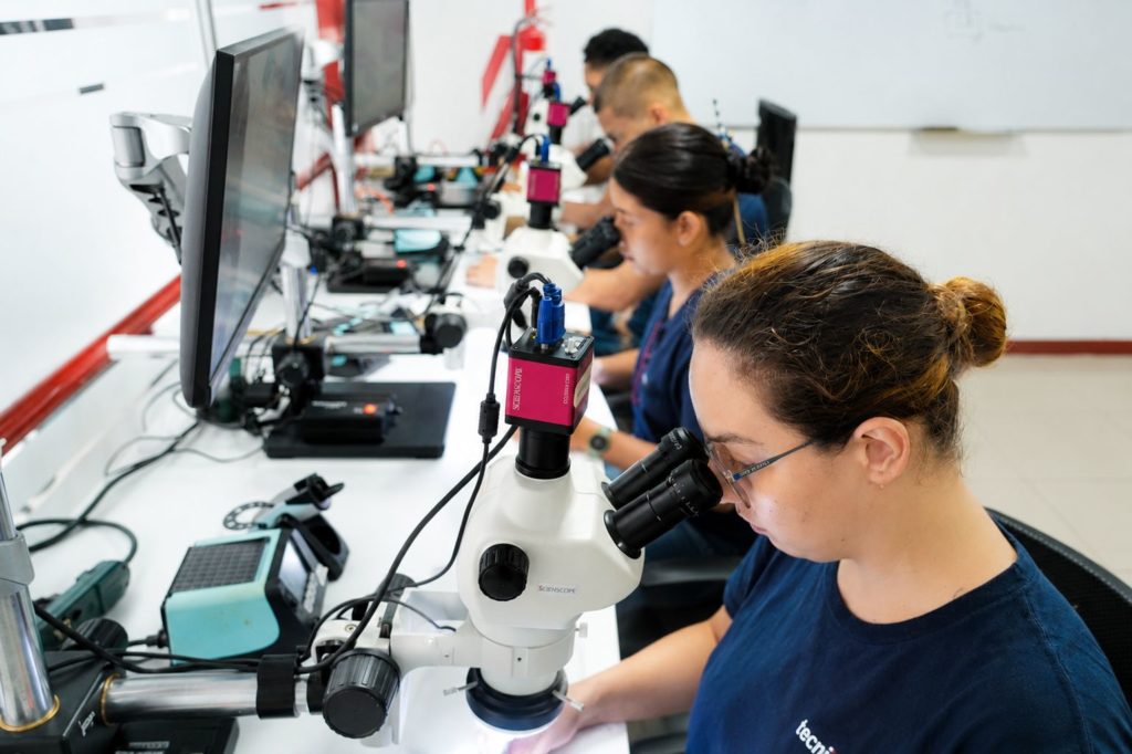 Instituto Tecnia ofrece 130 becas para formación técnica a personas jóvenes desempleadas de la GAM
