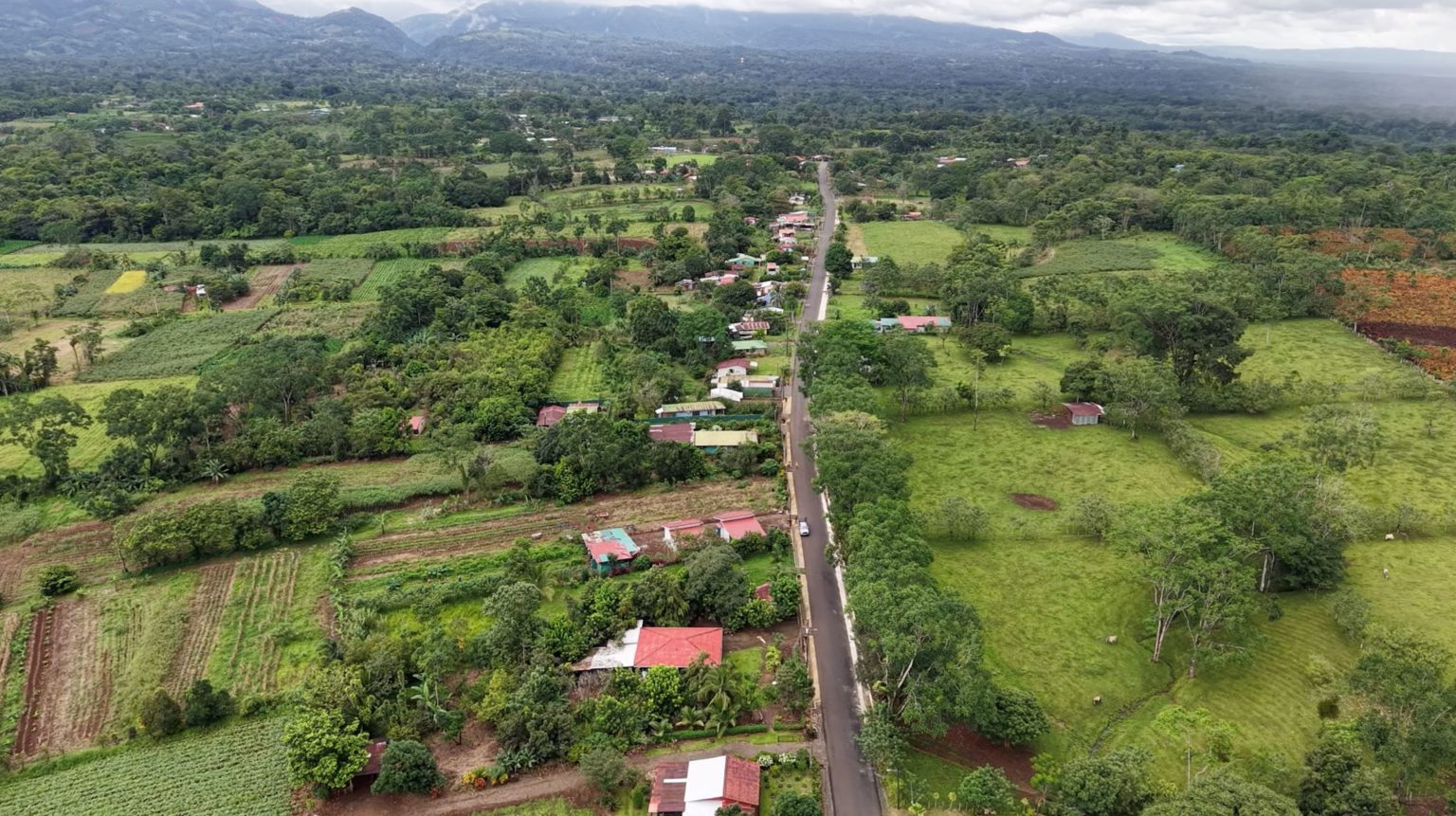 Imagen principal del artículo: Inder: La Tigra de San Carlos y Sabanillas de Acosta estrenan más de 10 kilómetros de caminos asfaltados