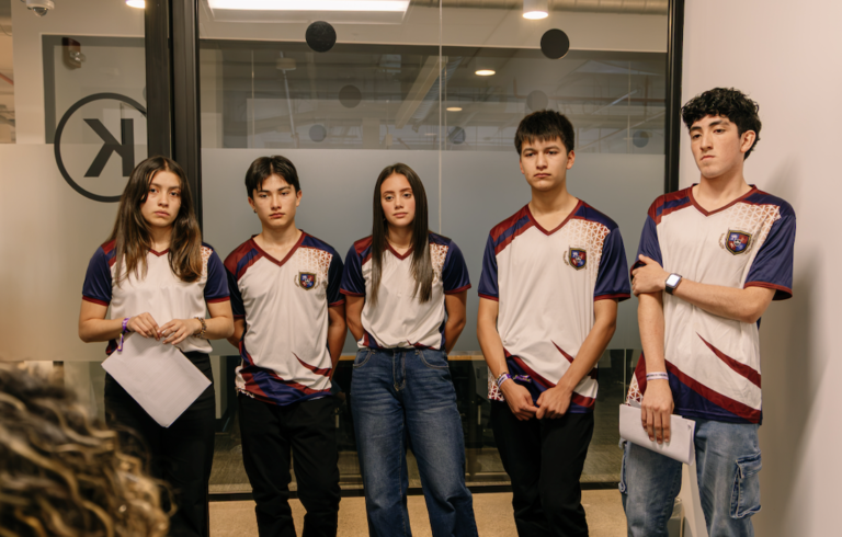 Jóvenes de 16 a 19 años desarrollan soluciones para retos empresariales en Changemaker Challenge 2026