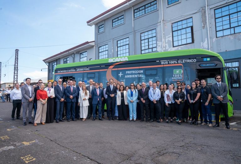 Unión Europea aportará €8 millones para facilitar incorporación de 75 buses eléctricos en la GAM