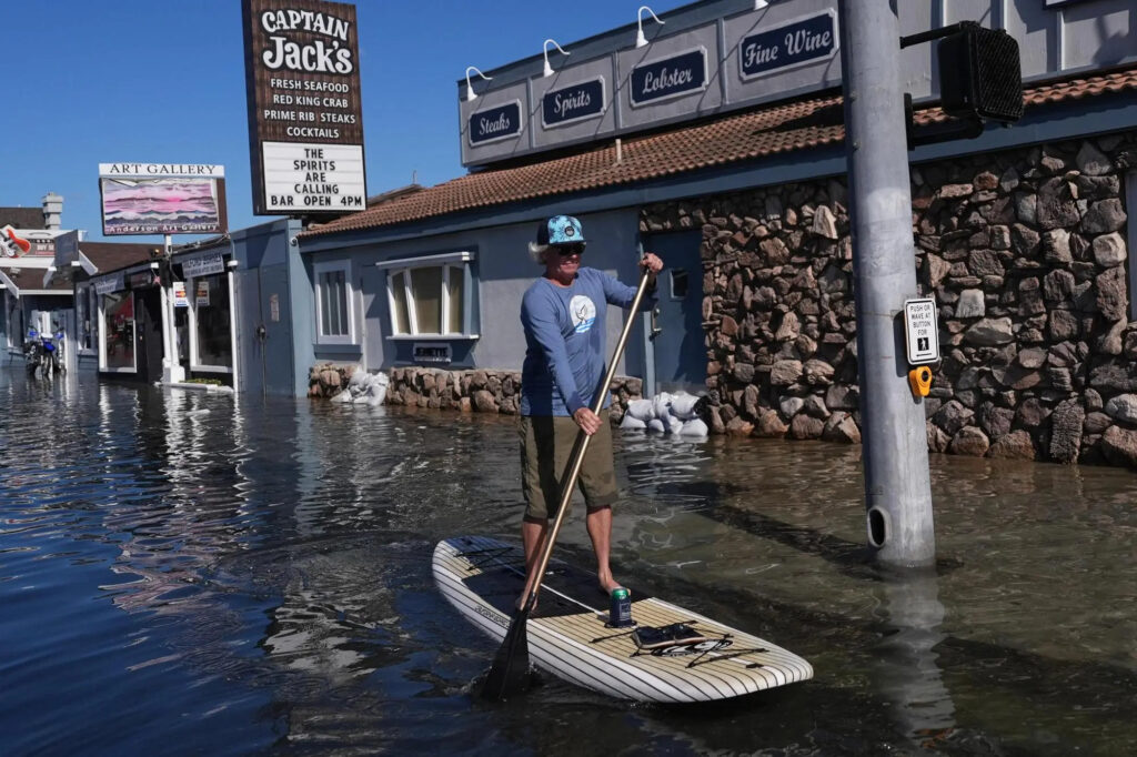 Mareas extraordinarias inundan calles y viviendas en ambas costas de Estados Unidos