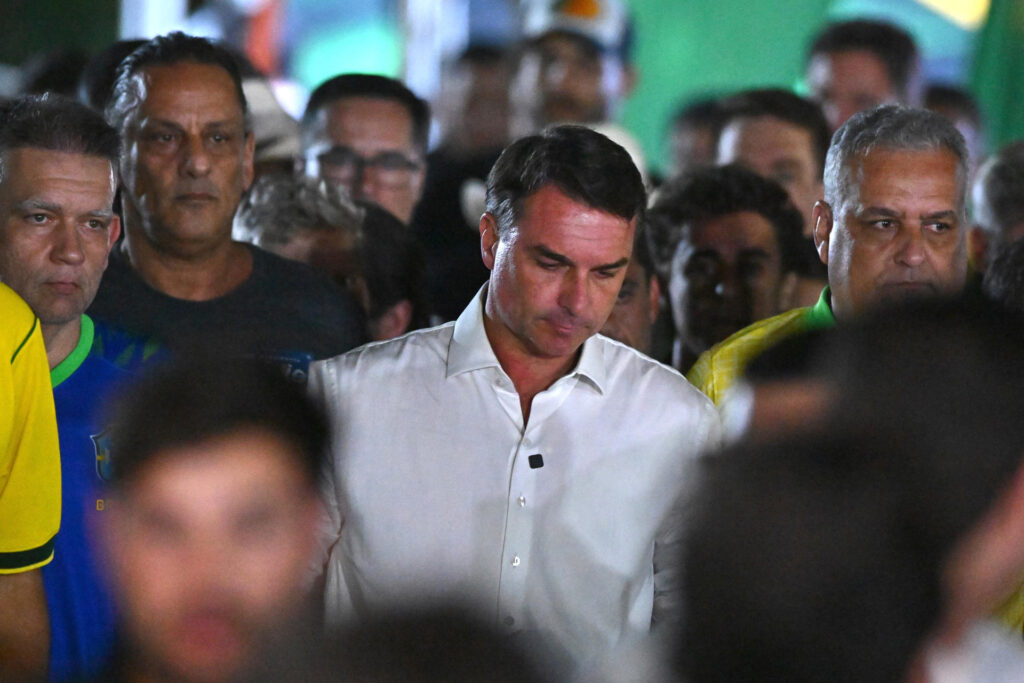 Flávio Bolsonaro abandona intento de anular su derrota electoral tras negativa de Trump de involucrarse