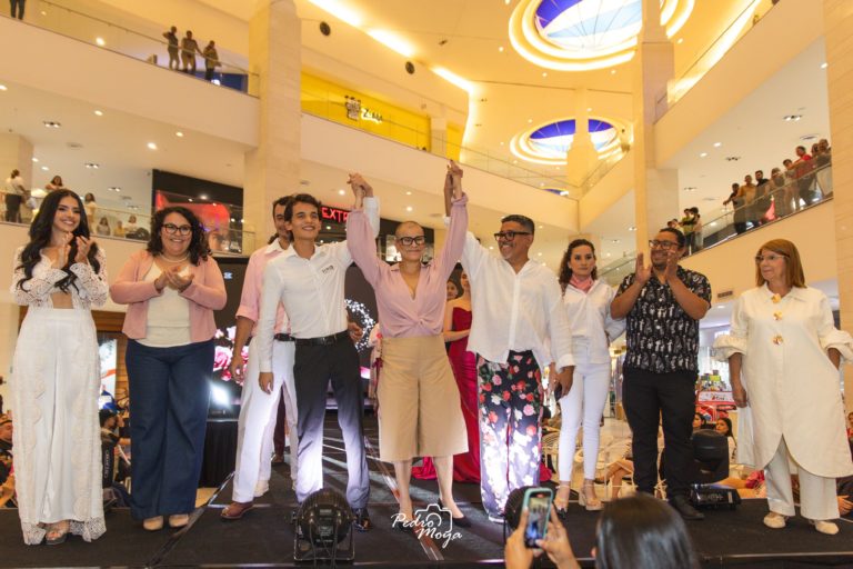 Pasarela Rosa reunió moda y testimonios de sobrevivientes de cáncer de mama en Alajuela
