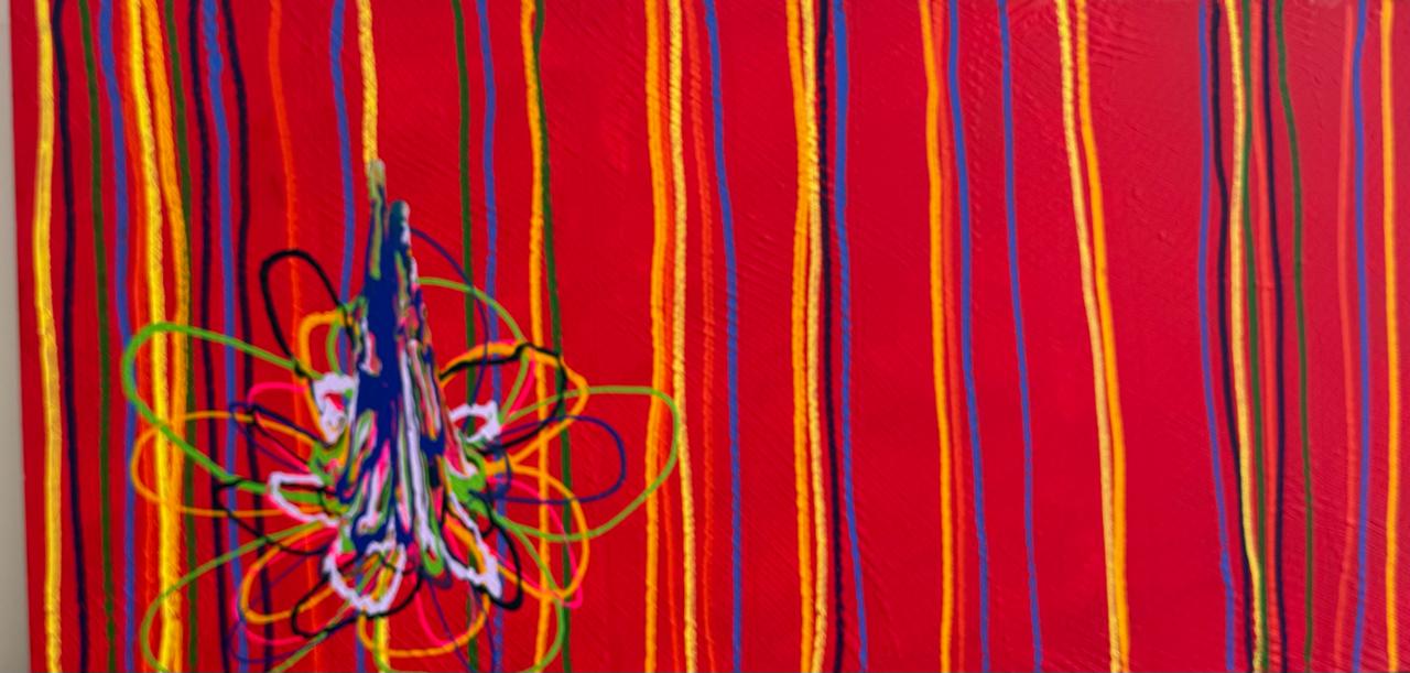 Imagen principal del artículo: Exposición “Luz del Norte” explora las fuerzas invisibles de la naturaleza a través del arte abstracto