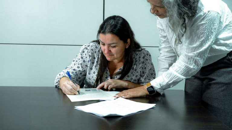 51 trabajadores del sector educativo obtienen su Bono Familiar de Vivienda a través de Caja de ANDE