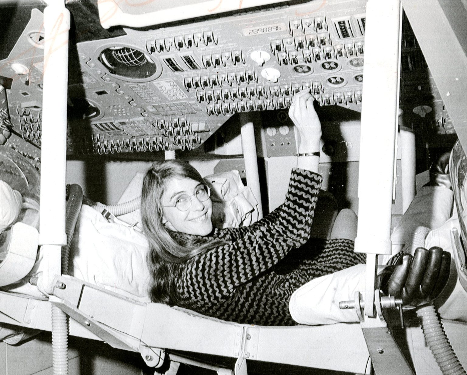 Imagen principal del artículo: Margaret Hamilton, pionera del software que llevó al Apolo a la Luna, ha muerto