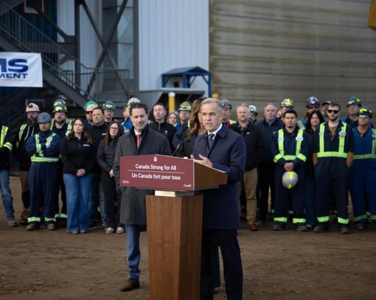 Canadá acelera oleoducto para reducir dependencia de Estados Unidos