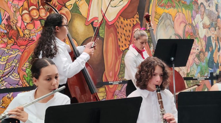 Orquesta Sinfónica Juvenil de Cartago interpreta la Patriótica Costarricense en conmemoración al 29 de octubre