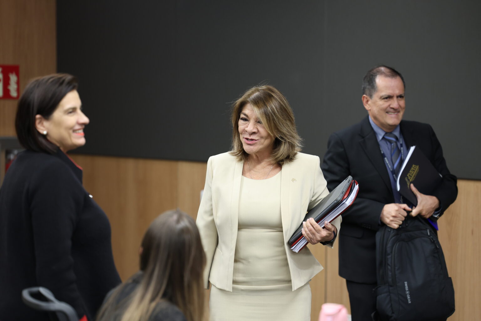 Imagen principal del artículo: Comisión recomienda no reelegir a Patricia Solano con votos del oficialismo