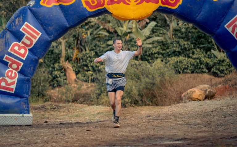 Kendall Picado resiste 25 horas y se corona campeón nacional de Backyard Ultra