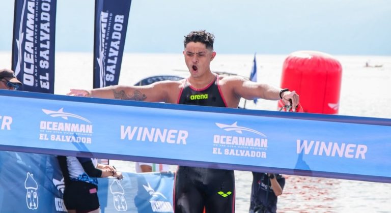 Jeison Rojas conquista el Oceanman El Salvador 2026 en los 10 kilómetros