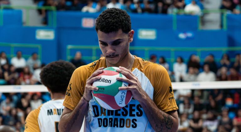 Voleibolista tico Jhostin Varela da el salto al voleibol profesional de México