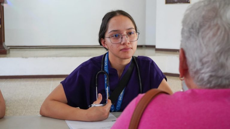 UCIMED lidera aprobación del ECOM-CR en segunda convocatoria de 2026