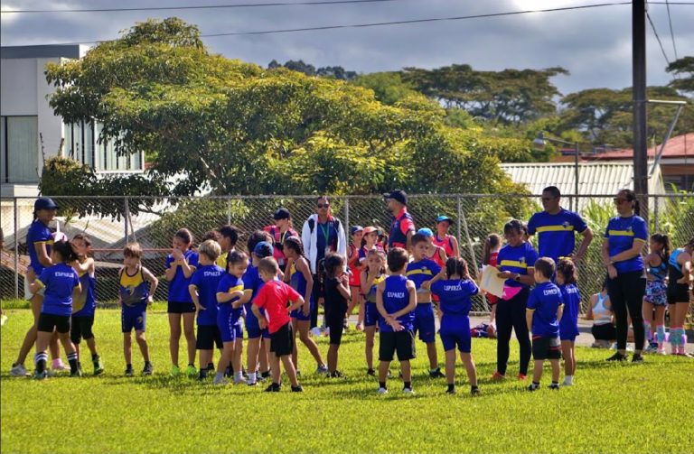 Cerca de 170 niños participaron en torneo de atletismo infantil en San Isidro de Heredia