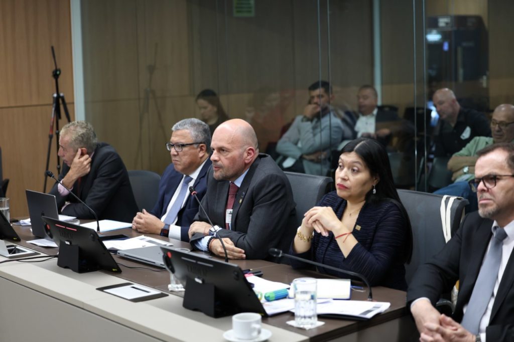 Rectores alertan de cierre de sedes y pérdida de cupos por mociones presupuestarias del oficialismo