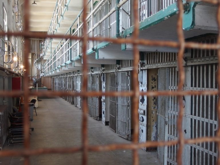 La seguridad comienza antes de la cárcel: una reflexión sobre Costa Rica, El Salvador y Europa