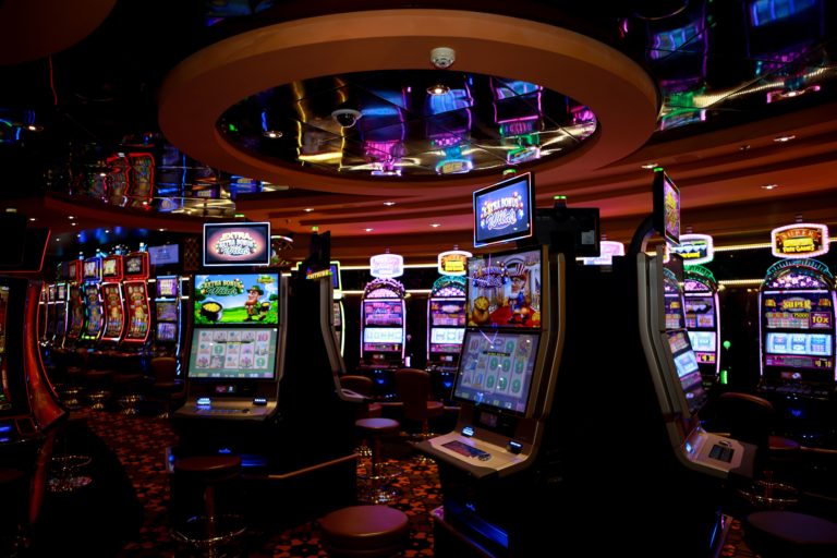 Hacienda impone sanciones a casinos por ₡361,5 millones