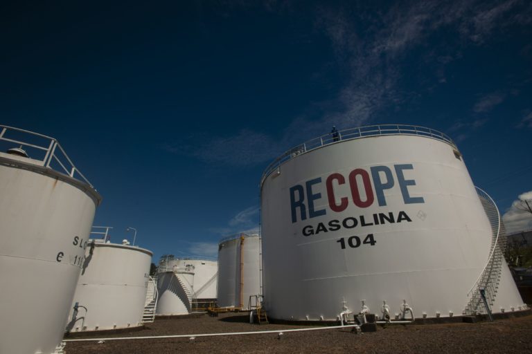 Recope trabaja al costo: ¿qué significa y cuánto representa en el precio de los combustibles?