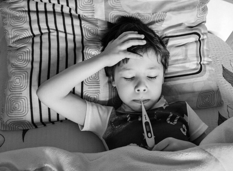 Salud pide no enviar a clases a menores con síntomas ante aumento de infecciones respiratorias